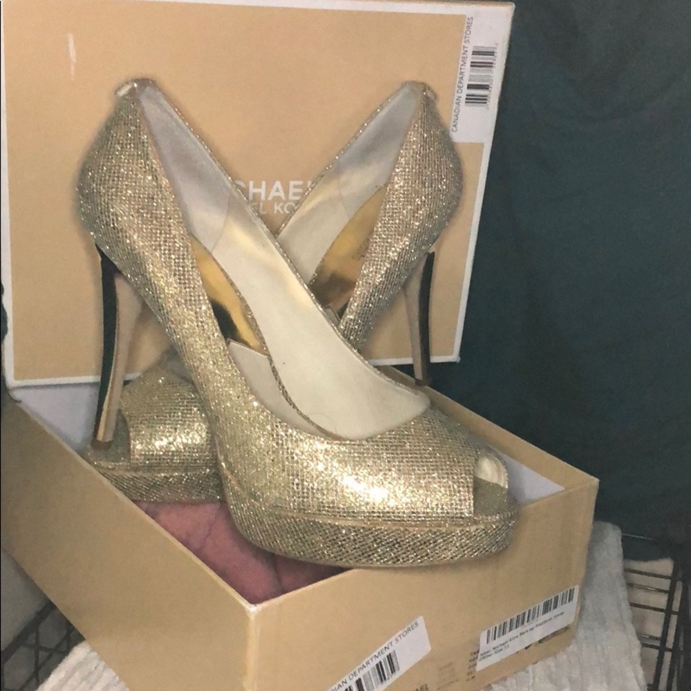 Women’s shoes
